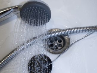 Duschabfluss regelmäßig reinigen, Abfluss reinigen