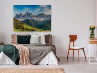 Bild mit Berglandschaft im Schlafzimmer